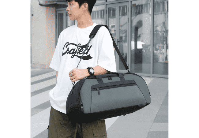 T18-Weekend-Travel-Duffle-Bag-Model-Display
