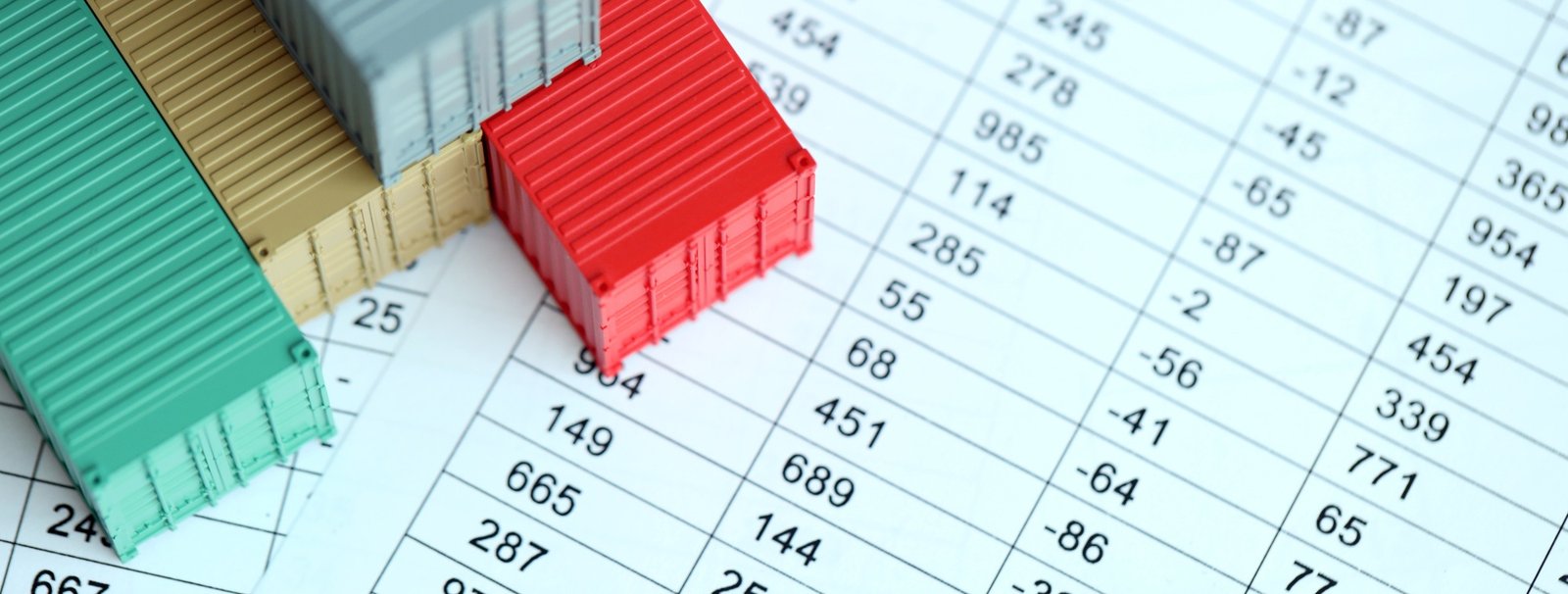 In-depth analysis of global freight rates in 2025:Expert Guide for Custom Bag Sellers